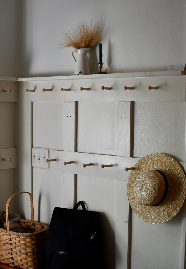 A DIY Shaker peg rail for the mudroom - NewlyWoodwards