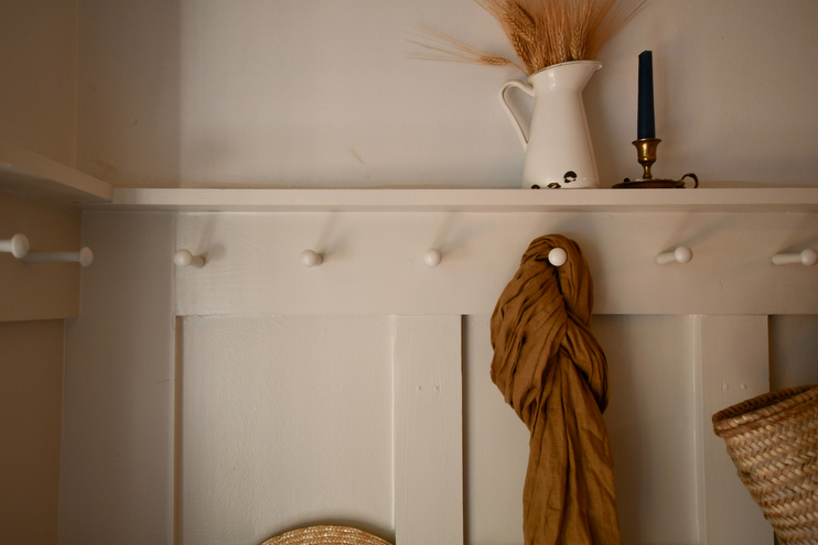 A DIY Shaker peg rail for the mudroom - NewlyWoodwards